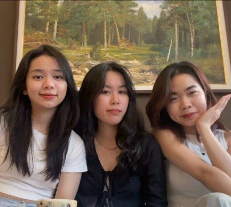 Hình ảnh Trang Anh cùng bạn