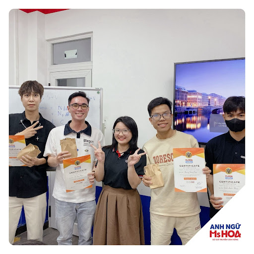 Học viên check-in tại Ms Hoa