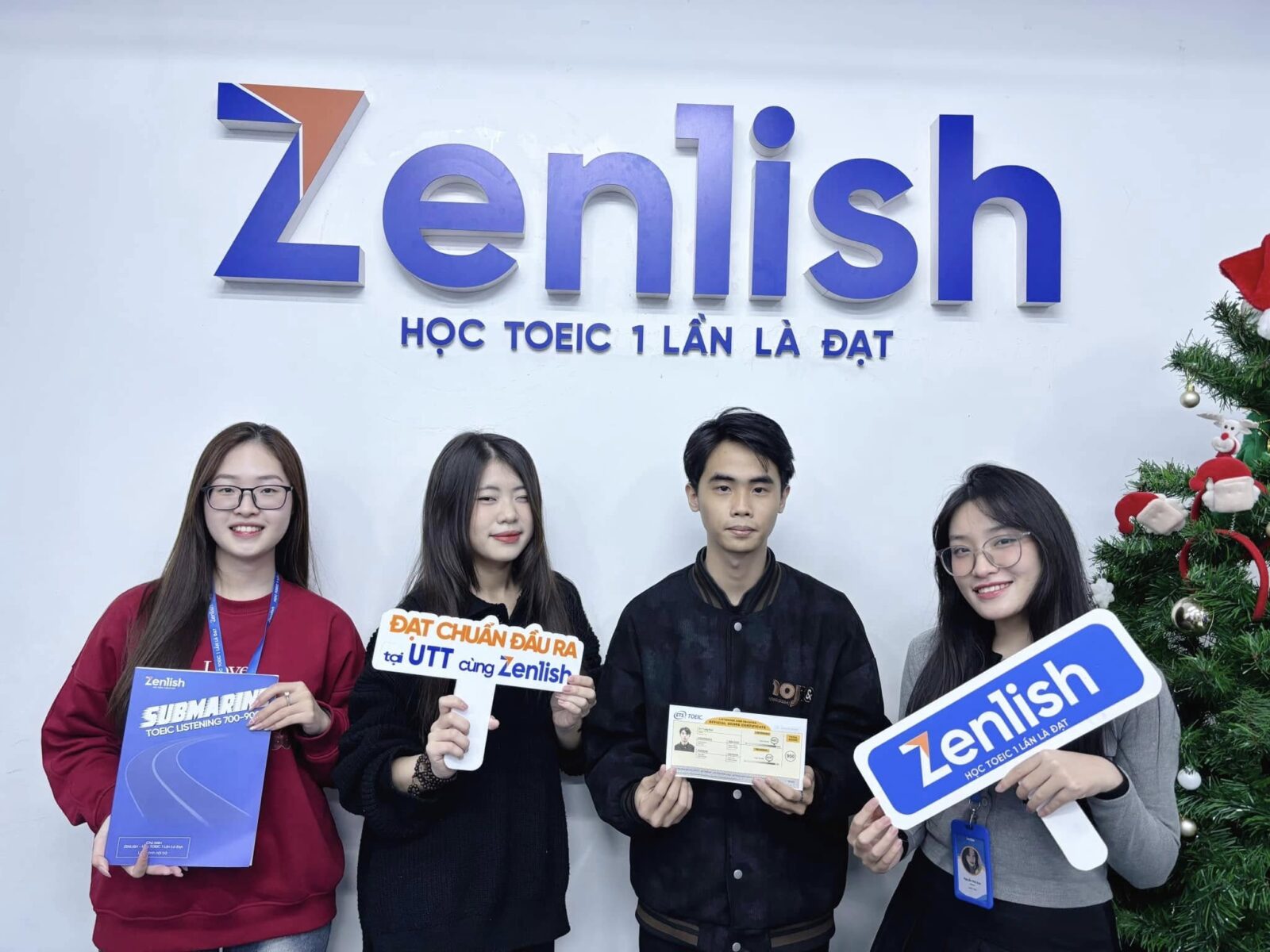 Trung Kiên check-in cùng Giáo viên và Cố vấn học tập tại Zenlish